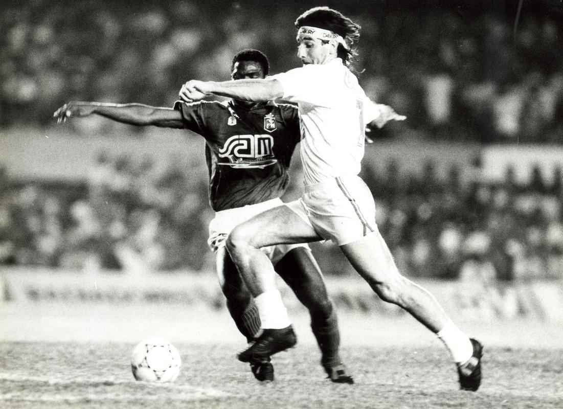 Nas oitavas de final, Renato Gacho fez cinco gols na goleada por 8 a 0 sobre o Atltico Nacional de Medelln