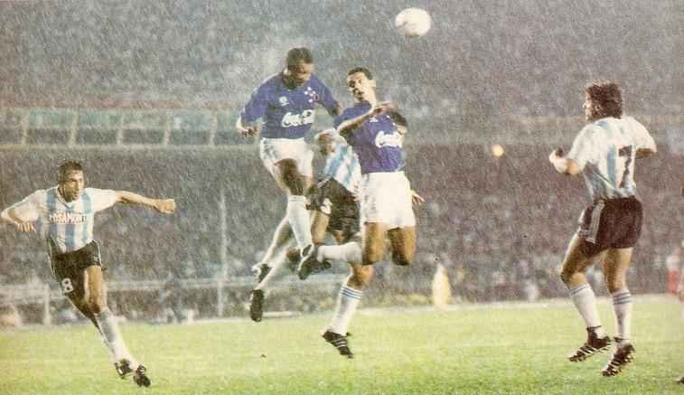 Primeiro jogo da final, no Mineiro, foi disputado debaixo de forte chuva