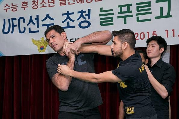 Minotauro brinca com f 