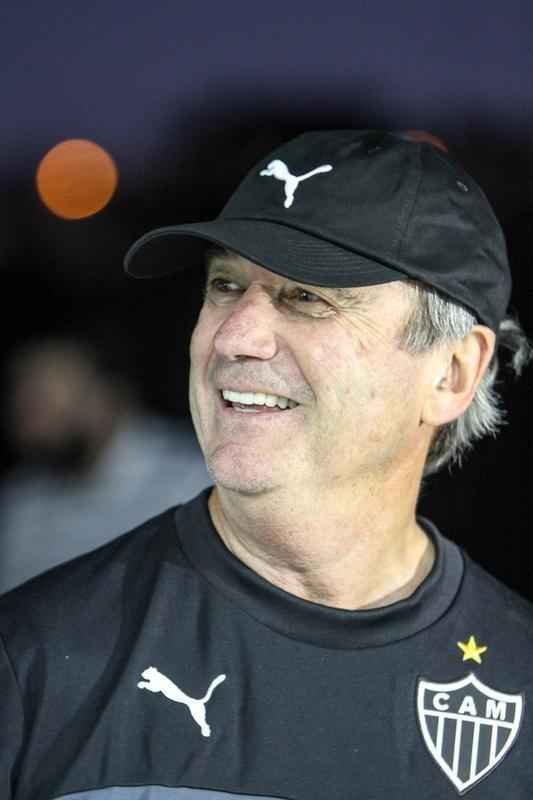 Aps classificao  final da Copa do Brasil, no ano passado, com vitria sobre o Flamengo, Levir desabafou: 'Vou escrever livro novo que vai se chamar 'uma vida em seis meses'. No  possvel o que aconteceu. Comeou com o Lans, que conseguimos reverter na prorrogao. Vem Corinthians, Cruzeiro no Mineiro, o 3 a 2, a vem o Flamengo, a vem mais uma vez o Cruzeiro. No sei o que vou fazer, eles cantavam a letra, vou deixar a vida me levar para onde ela quiser. Estou com esse sentimento. No sei o que vou fazer. Estou nesse estado de embriaguez. Sei que estou feliz'