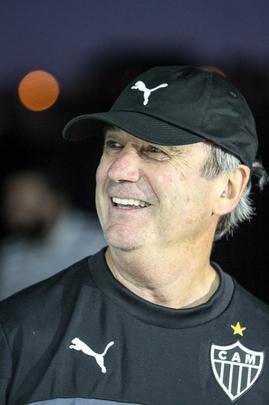 Aps classificao  final da Copa do Brasil, no ano passado, com vitria sobre o Flamengo, Levir desabafou: 'Vou escrever livro novo que vai se chamar 'uma vida em seis meses'. No  possvel o que aconteceu. Comeou com o Lans, que conseguimos reverter na prorrogao. Vem Corinthians, Cruzeiro no Mineiro, o 3 a 2, a vem o Flamengo, a vem mais uma vez o Cruzeiro. No sei o que vou fazer, eles cantavam a letra, vou deixar a vida me levar para onde ela quiser. Estou com esse sentimento. No sei o que vou fazer. Estou nesse estado de embriaguez. Sei que estou feliz'