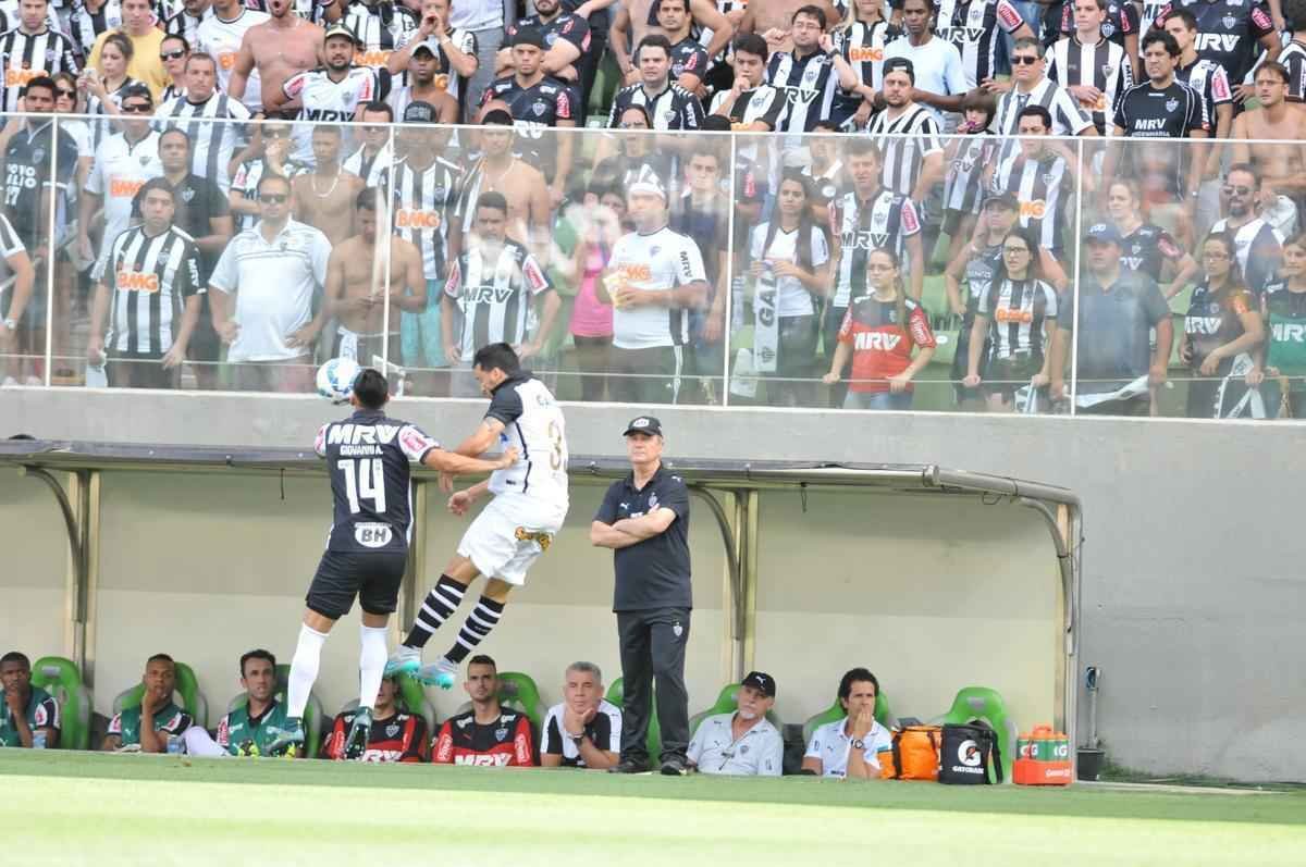 A polmica mais recente do treinador foi durante o auge da disputa entre Atltico e Corinthians pelo ttulo do Campeonato Brasileiro. As crticas do treinador  arbitragem revoltou o time paulista. 'O Campeonato Brasileiro de 2015 j est manchado pela arbitragem. No me lembro de ter havido, nos ltimos tempos, tamanha comoo em torno de arbitragem. Realmente causa desconfiana. Situaes repetidas. E isso tira um pouco o foco. Ficamos desconfiados, sim, porque vivemos num pas desonesto, todos somos desonestos e deve ter havido alguma coisa. Mas temos lei e precisamos provar, como na mfia de 2005. Pegaram o cara e ele sumiu do mapa, pelo menos isso, mas acredito sim em tudo porque somos na essncia um pas desonesto'

