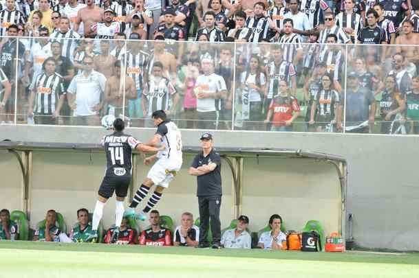 A polmica mais recente do treinador foi durante o auge da disputa entre Atltico e Corinthians pelo ttulo do Campeonato Brasileiro. As crticas do treinador  arbitragem revoltou o time paulista. 'O Campeonato Brasileiro de 2015 j est manchado pela arbitragem. No me lembro de ter havido, nos ltimos tempos, tamanha comoo em torno de arbitragem. Realmente causa desconfiana. Situaes repetidas. E isso tira um pouco o foco. Ficamos desconfiados, sim, porque vivemos num pas desonesto, todos somos desonestos e deve ter havido alguma coisa. Mas temos lei e precisamos provar, como na mfia de 2005. Pegaram o cara e ele sumiu do mapa, pelo menos isso, mas acredito sim em tudo porque somos na essncia um pas desonesto'


