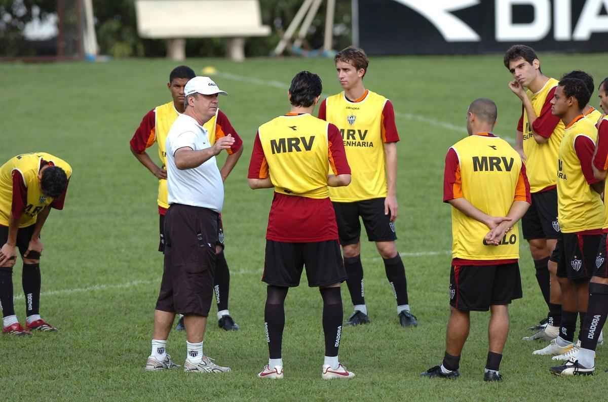 Veja fotos das trs passagens anteriores do tcnico Levir Culpi no comando do Atltico