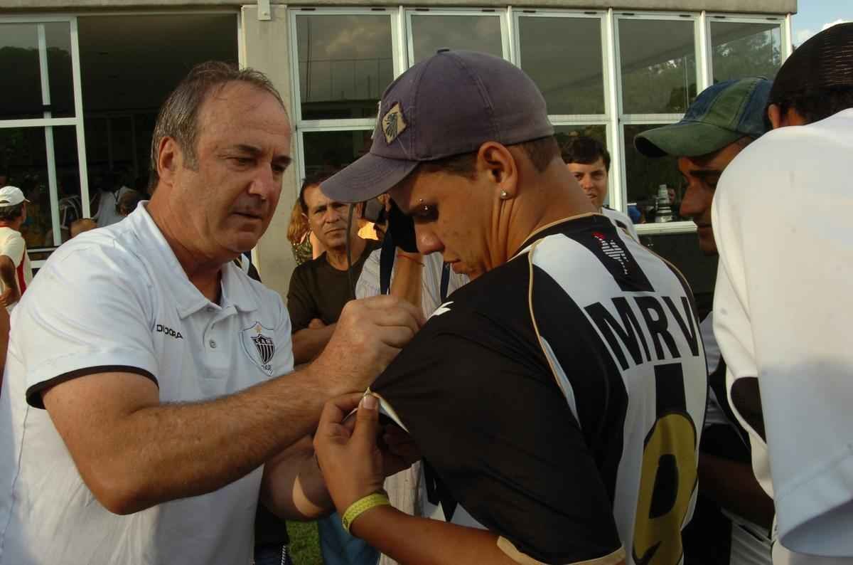 Veja fotos das trs passagens anteriores do tcnico Levir Culpi no comando do Atltico
