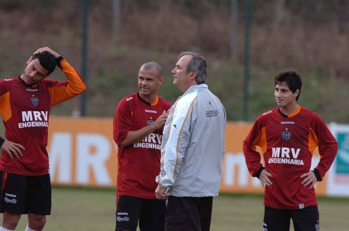 Veja fotos das trs passagens anteriores do tcnico Levir Culpi no comando do Atltico