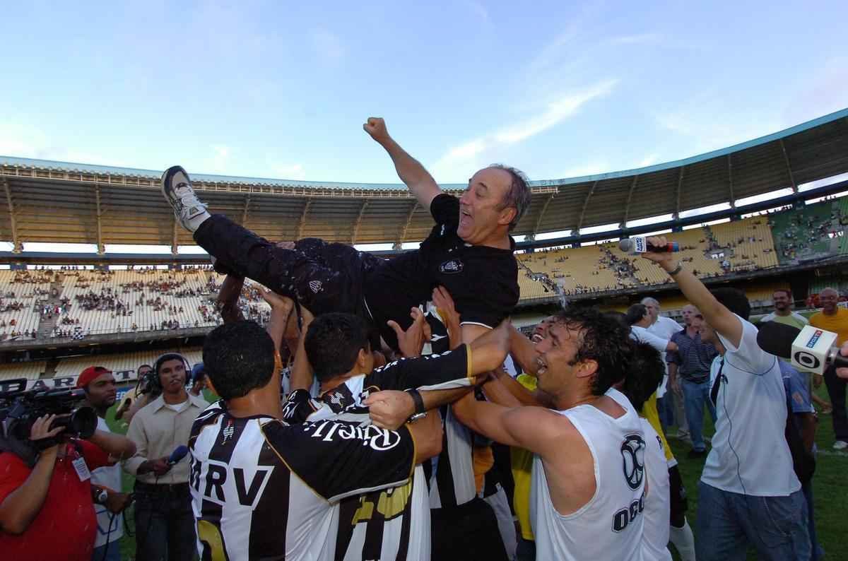 Veja fotos das trs passagens anteriores do tcnico Levir Culpi no comando do Atltico