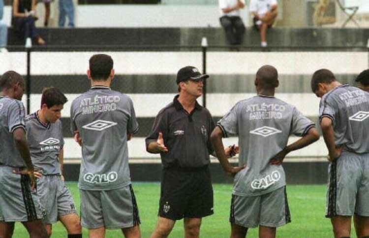 Veja fotos das trs passagens anteriores do tcnico Levir Culpi no comando do Atltico