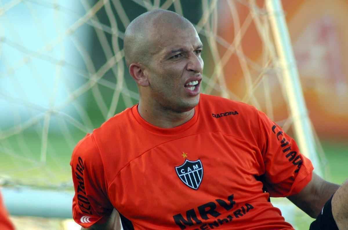 Fbio Jnior  diretor e jogador do Villa Nova, de Nova Lima