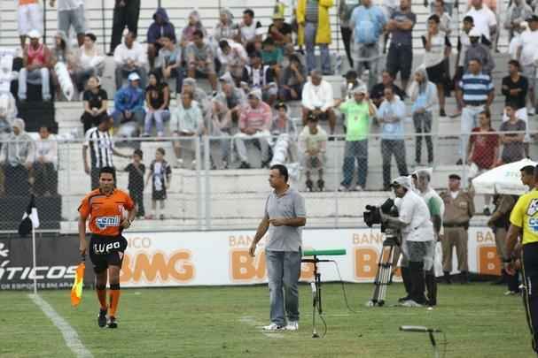Flvio tambm dirigiu vrios clubes do interior de Minas, entre os quais Ipatinga, Villa Nova e Arax (foto)