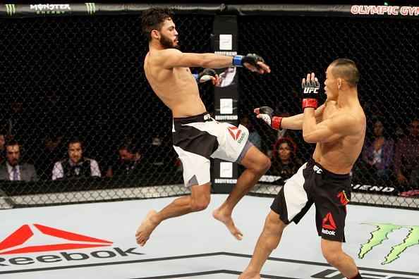 Marco Beltran (luvas azuis) derrotou Ning Guangyou na deciso dividida dos jurados