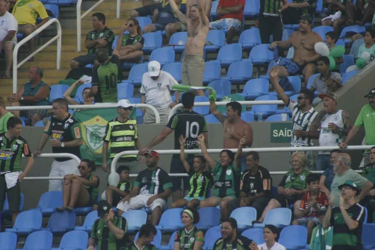 Festa da torcida do Amrica no Engenho contra o Botafogo