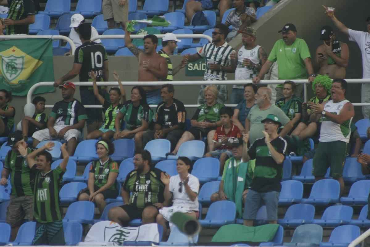 Festa da torcida do Amrica no Engenho contra o Botafogo
