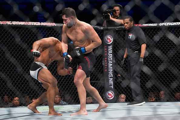 Imagens da vitria de Ben Henderson na luta principal em Seul