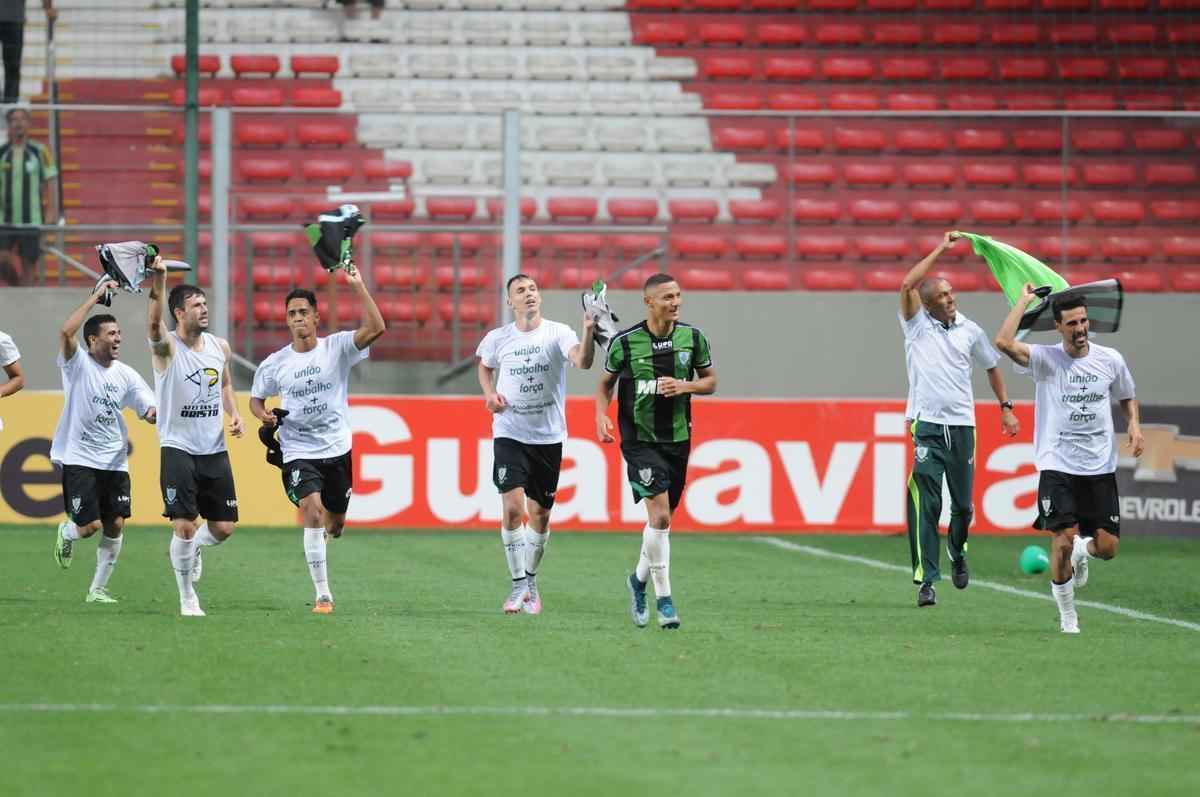 Amrica 1 x 1 Cear - 37 rodada - O jogo do acesso. Depois de perder para o Paran, o Coelho precisava de um ponto em duas partidas para chegar  Srie A. O Cear comeou vencendo no Independncia, mas o zagueiro Wesley Matos marcou o gol que decretou o retorno do Amrica  Primeira Diviso do Campeonato Brasileiro