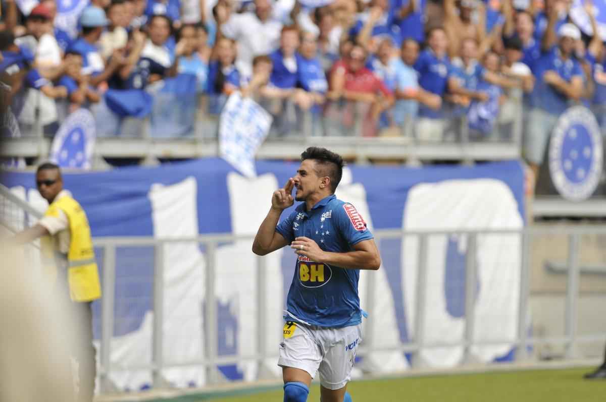 Sequncia do gol de Willian contra o Joinville no Mineiro