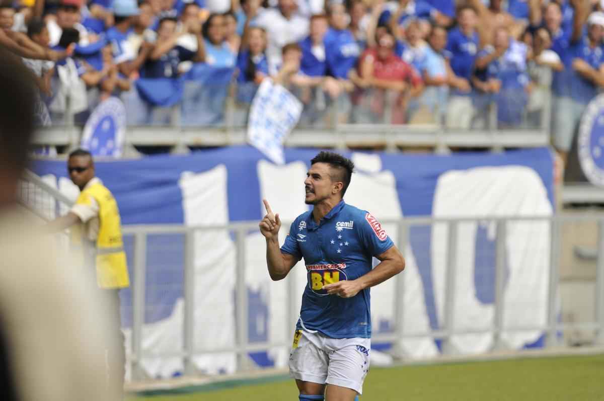 Sequncia do gol de Willian contra o Joinville no Mineiro