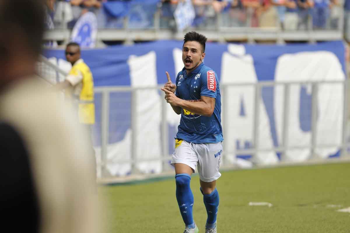 Sequncia do gol de Willian contra o Joinville no Mineiro