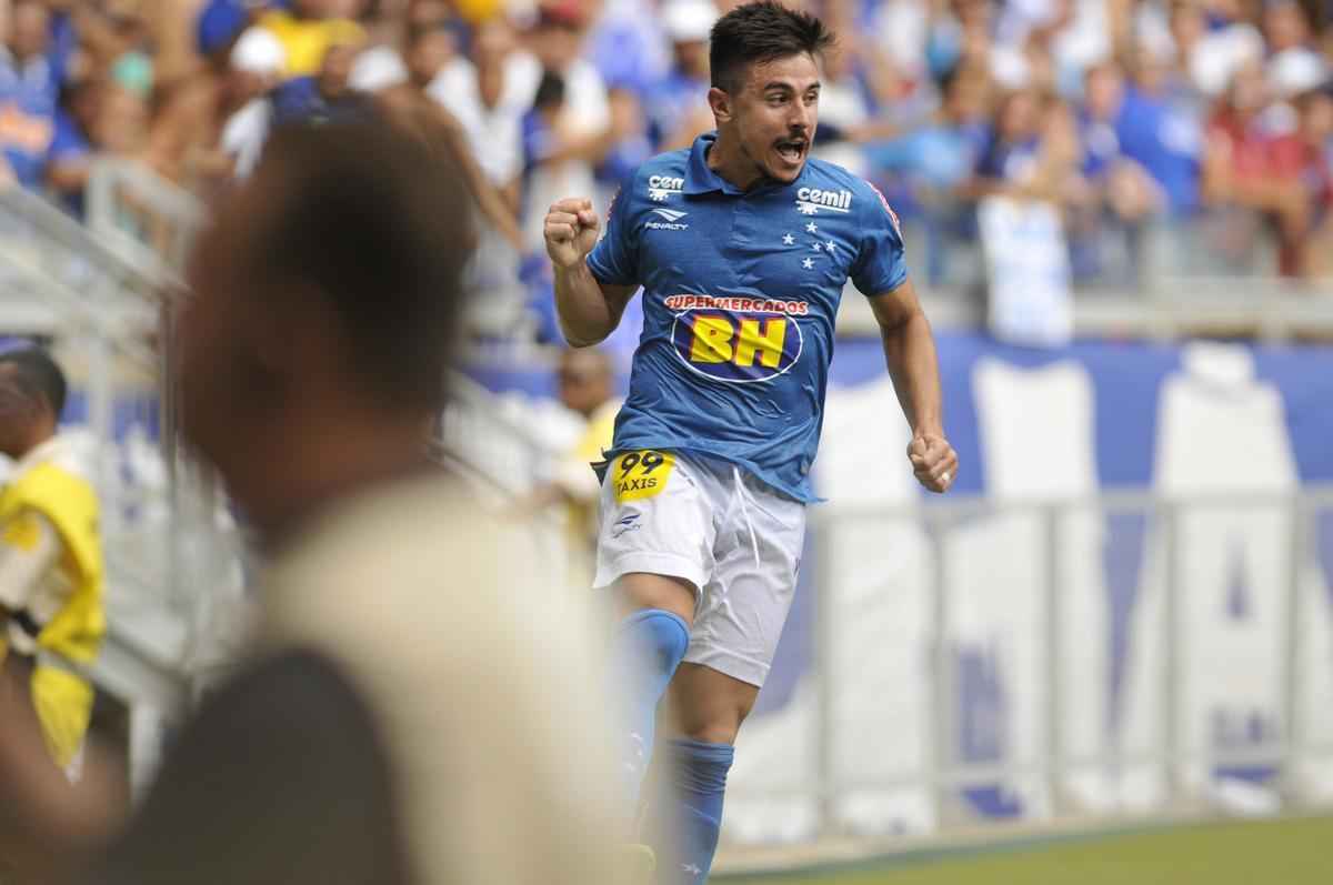 Sequncia do gol de Willian contra o Joinville no Mineiro