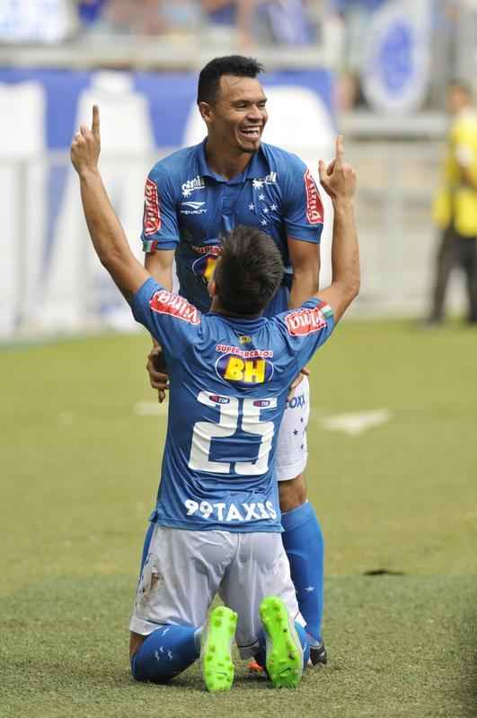 Sequncia do gol de Willian contra o Joinville no Mineiro
