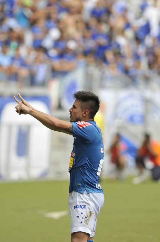 Sequncia do gol de Willian contra o Joinville no Mineiro