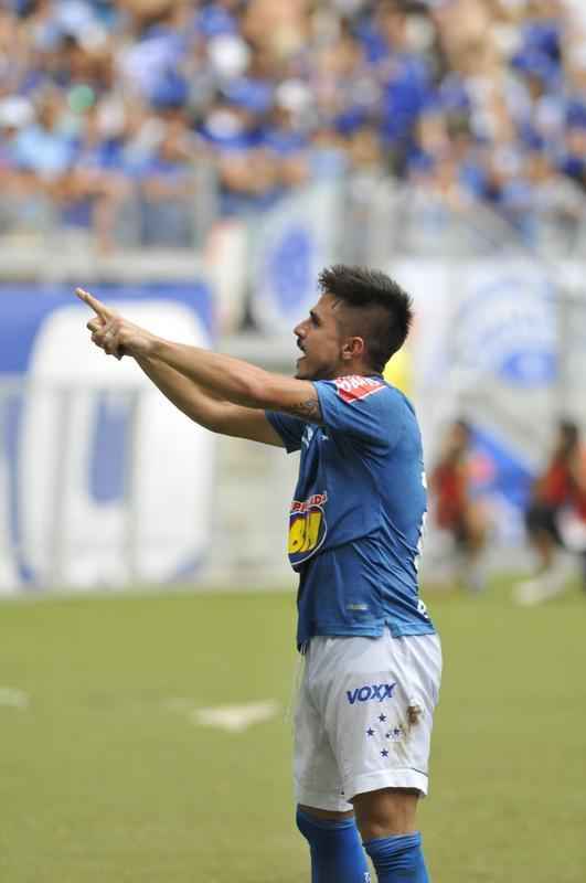 Sequncia do gol de Willian contra o Joinville no Mineiro