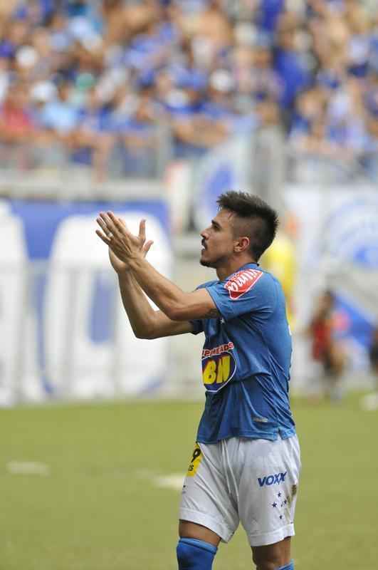 Sequncia do gol de Willian contra o Joinville no Mineiro