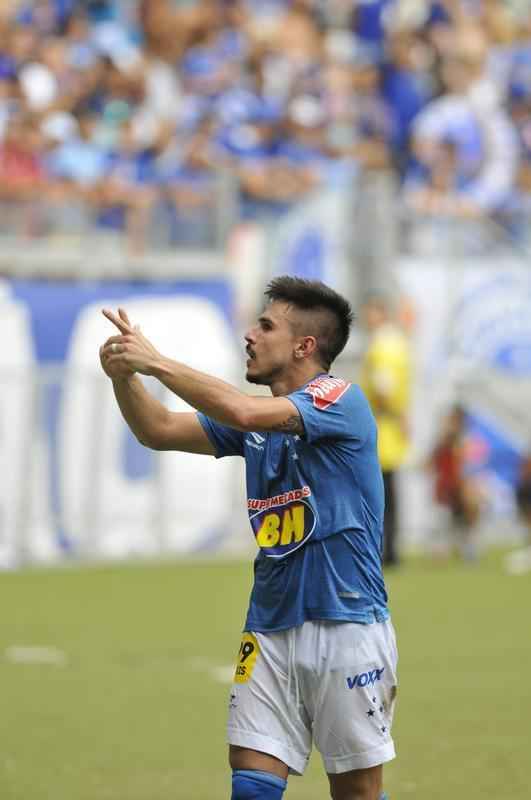 Sequncia do gol de Willian contra o Joinville no Mineiro