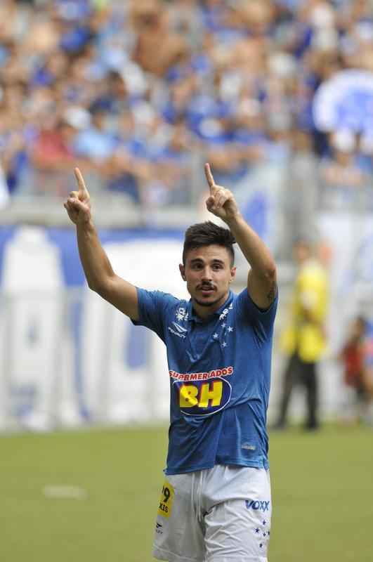 Sequncia do gol de Willian contra o Joinville no Mineiro