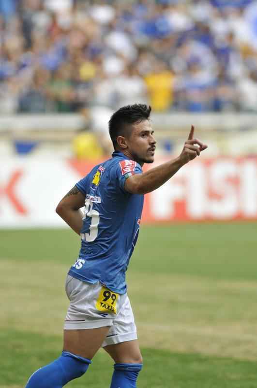 Sequncia do gol de Willian contra o Joinville no Mineiro