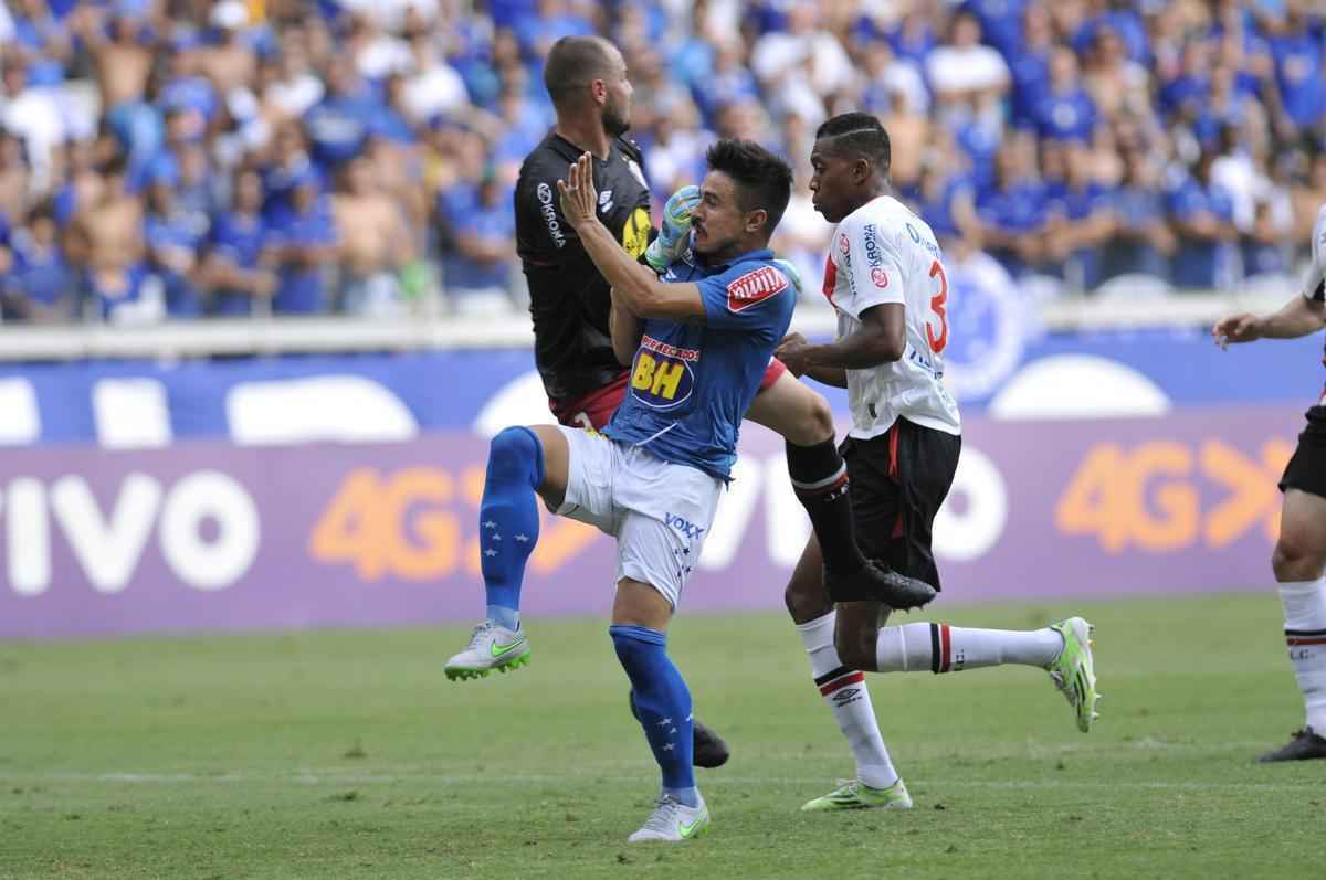 Imagens do jogo entre Cruzeiro e Joinville no Mineiro