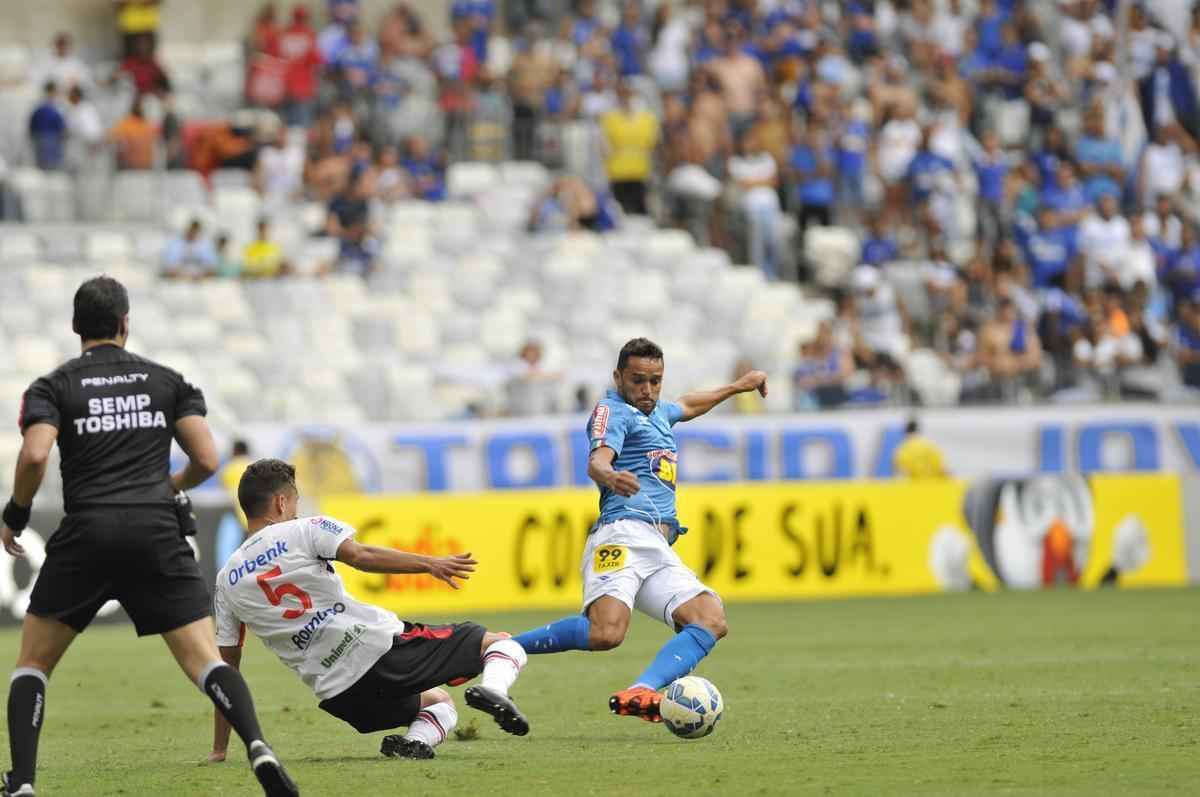 Imagens do jogo entre Cruzeiro e Joinville no Mineiro