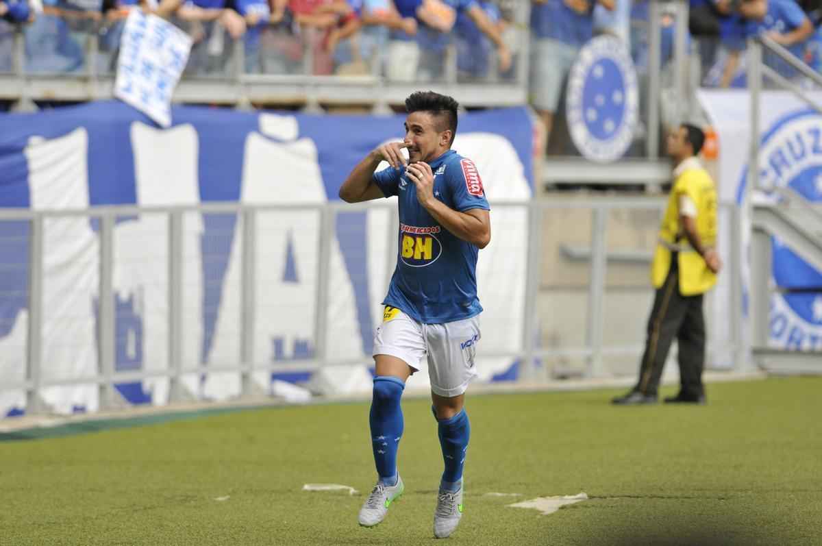 Imagens do jogo entre Cruzeiro e Joinville no Mineiro