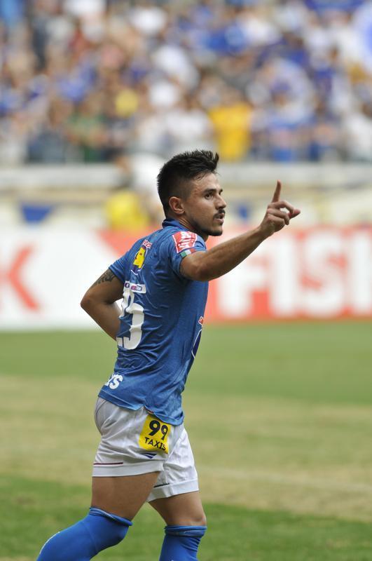 Imagens do jogo entre Cruzeiro e Joinville no Mineiro