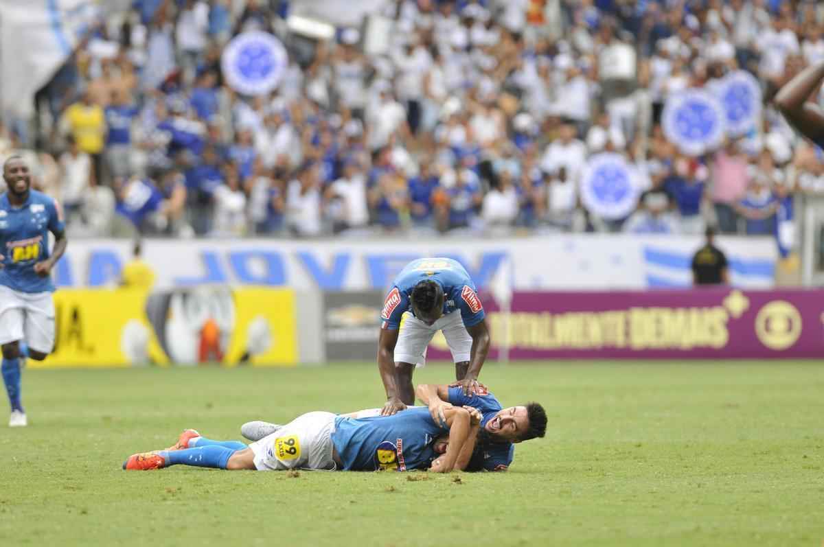 Imagens do jogo entre Cruzeiro e Joinville no Mineiro