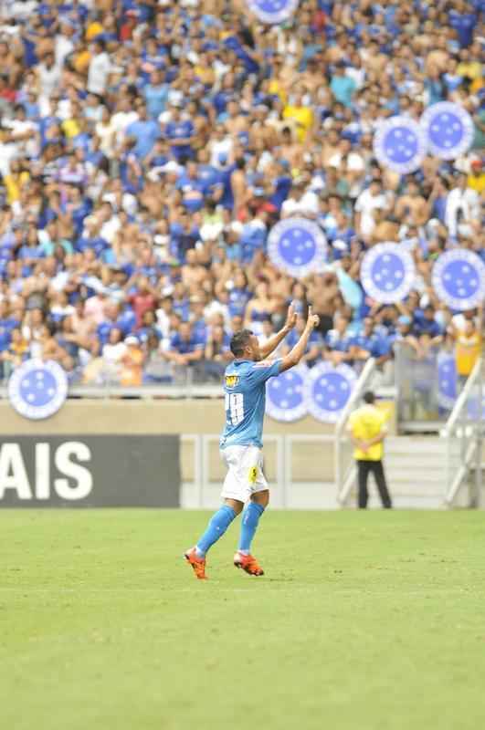 Imagens do jogo entre Cruzeiro e Joinville no Mineiro
