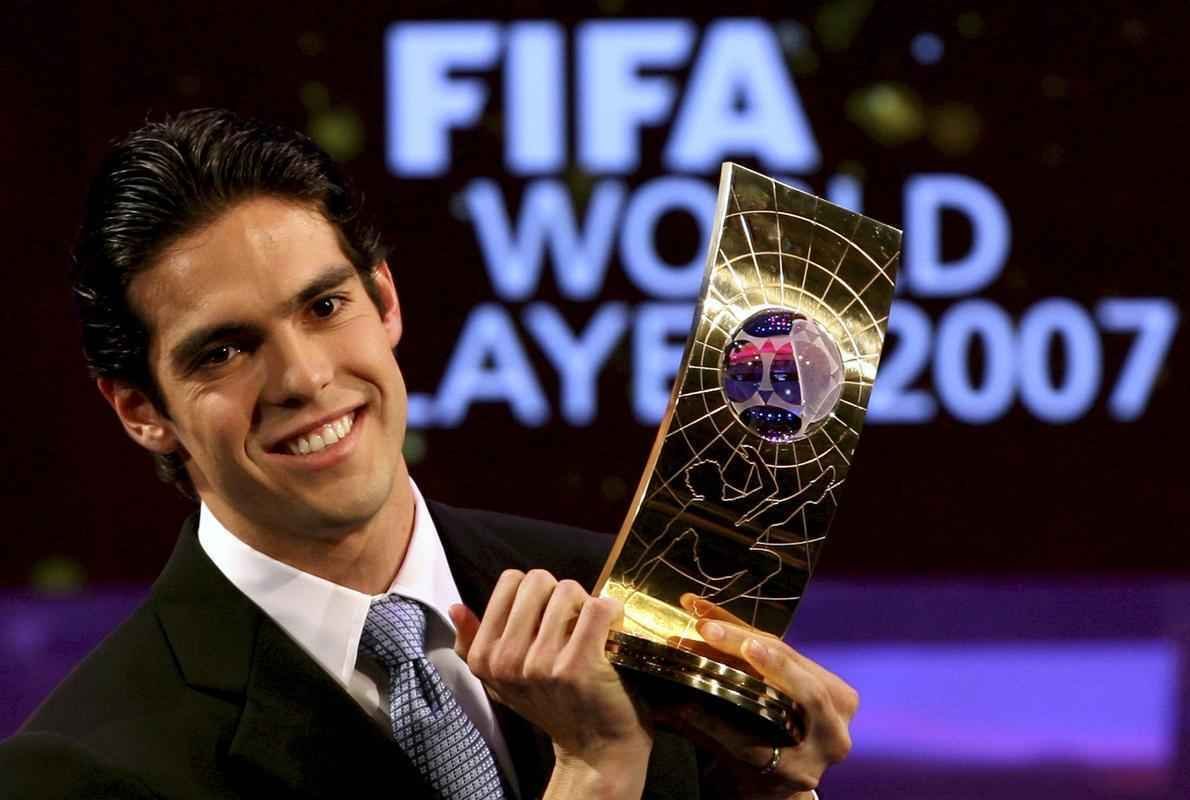 Todas as premiaes de melhor jogador do mundo da Fifa - Kak foi eleito o melhor jogador do mundo em 2007. O brasileiro superou Lionel Messi e Cristiano Ronaldo