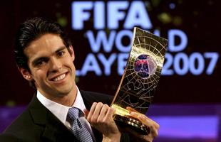 Todas as premiaes de melhor jogador do mundo da Fifa - Kak foi eleito o melhor jogador do mundo em 2007. O brasileiro superou Lionel Messi e Cristiano Ronaldo