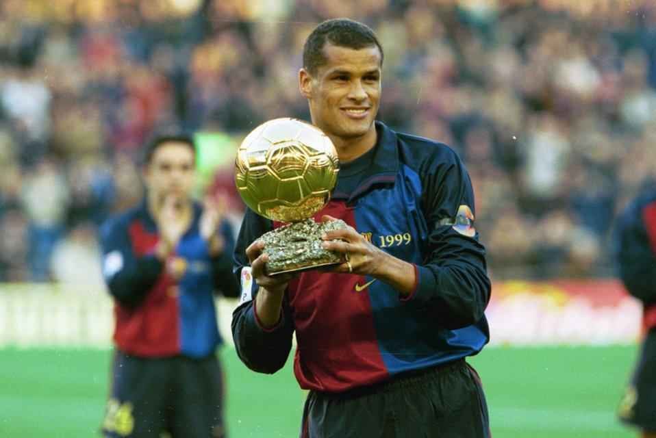 Todas as premiaes de melhor jogador do mundo da Fifa - Rivaldo foi eleito o melhor jogador do mundo pela Fifa em 1999, seguido por David Beckham e Gabriel Batistuta