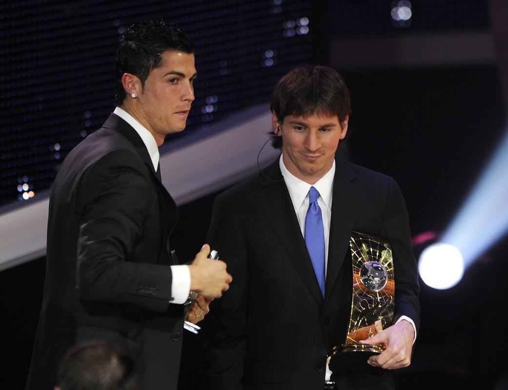 Todas as premiaes de melhor jogador do mundo da Fifa - Lionel Messi foi eleito o melhor jogador do mundo de 2009. O argentino superou Cristiano Ronaldo e Xavi Hernndez