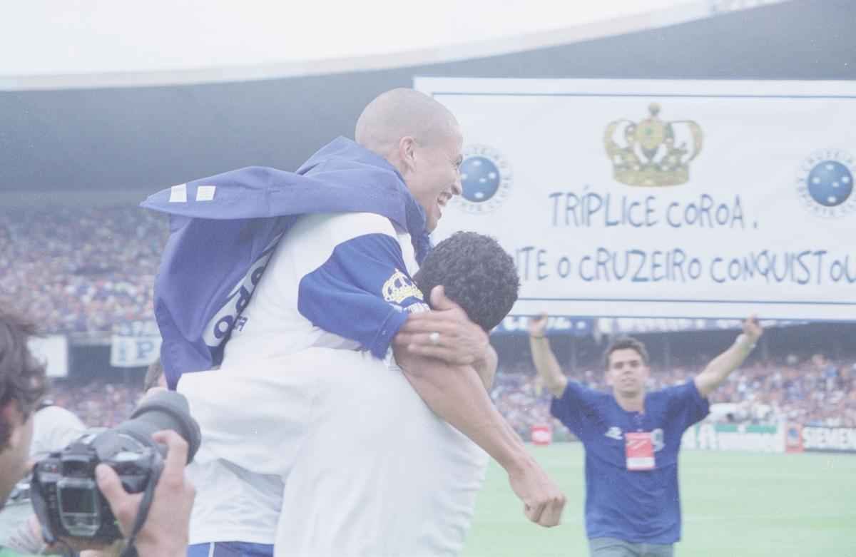 Equipe celeste levantou a taa depois de vitria sobre o Paysandu, no Mineiro
