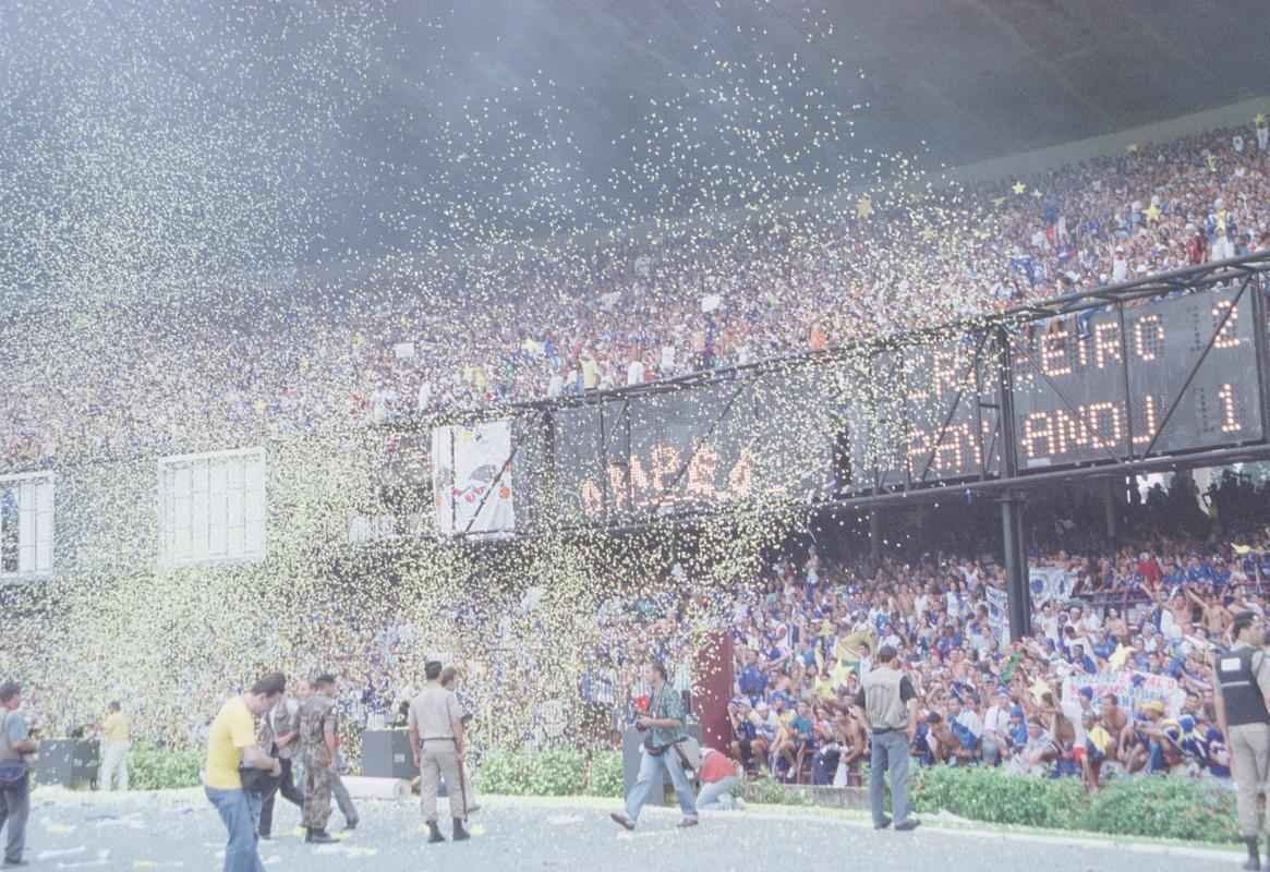 Equipe celeste levantou a taa depois de vitria sobre o Paysandu, no Mineiro