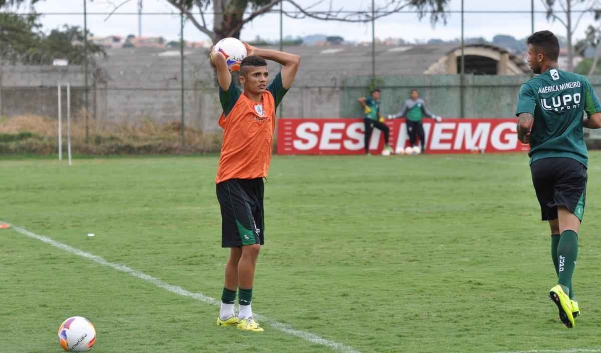 Prata da casa, o volante Dop deve ter o contrato prorrogado at dezembro de 2017.