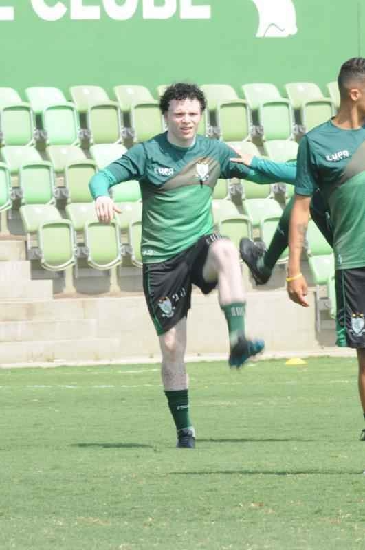Talism da Caldense no Campeonato Mineiro (marcou cinco gols em 15 jogos), Cristiano foi titular no incio da Srie B, mas perdeu a posio para o jovem Richarlison. Sua permanncia no grupo alviverde  bastante improvvel.