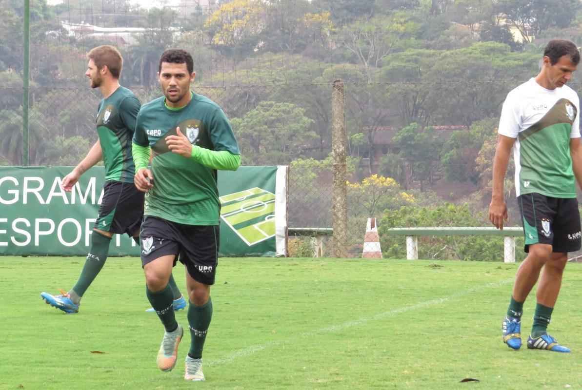 Walber fez bom campeonato, destacando-se pelo nmero de assistncias: seis em 25 jogos. O Amrica deseja manter o lateral-direito, que avalia outras ofertas para 2016.