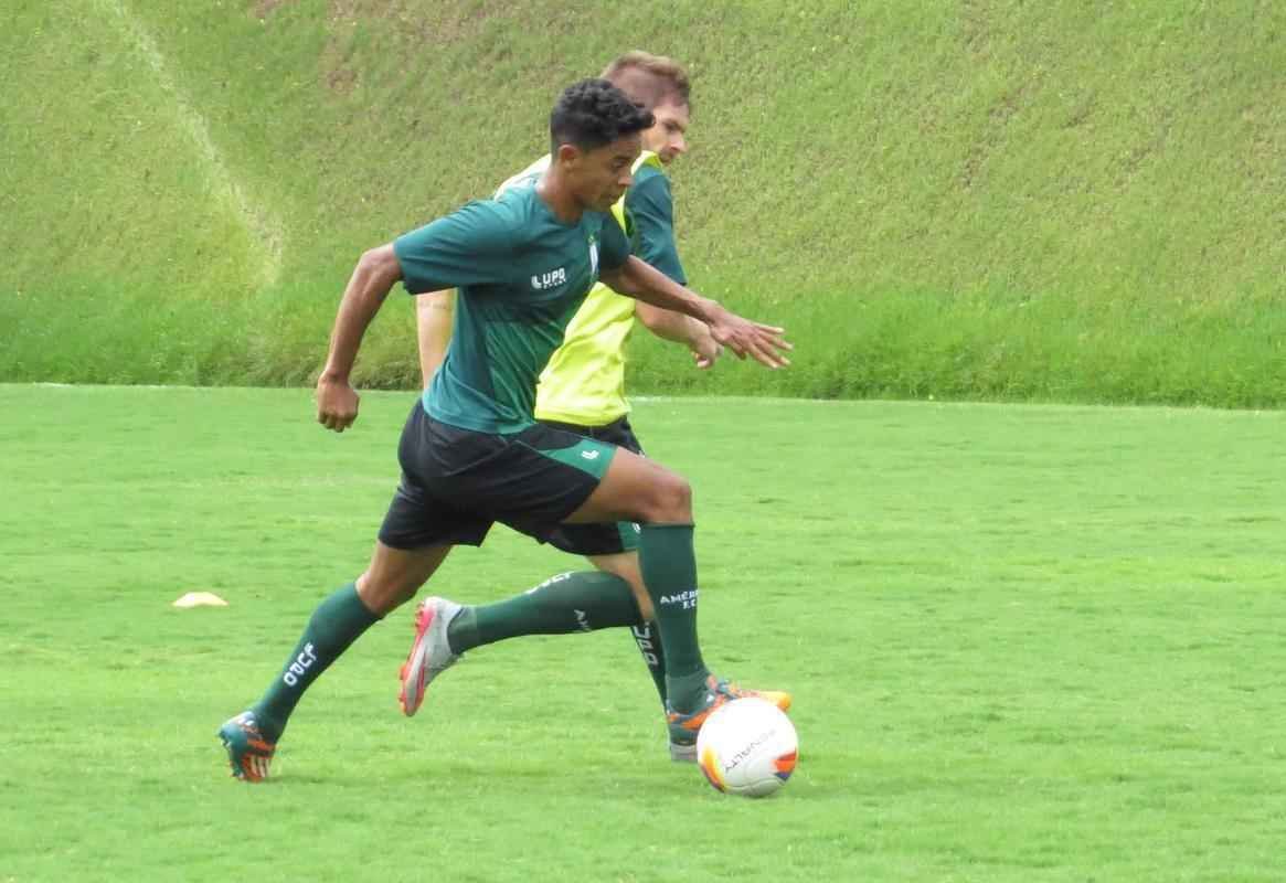 Felipe Amorim comeou o ano como titular, mas amargou a reserva no returno da Srie B. Em 40 jogos, o meia-atacante marcou sete gols e deu cinco assistncias. Ele tem pr-contrato assinado com o Fluminense.