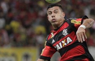Ayrton (lateral-direito) - Atualmente no Flamengo - especialista em cobranas de falta, o jogador de 30 anos no ter o contrato renovado com o Flamengo. Nesta temporada, marcou um gol em 17 jogos na Srie A.