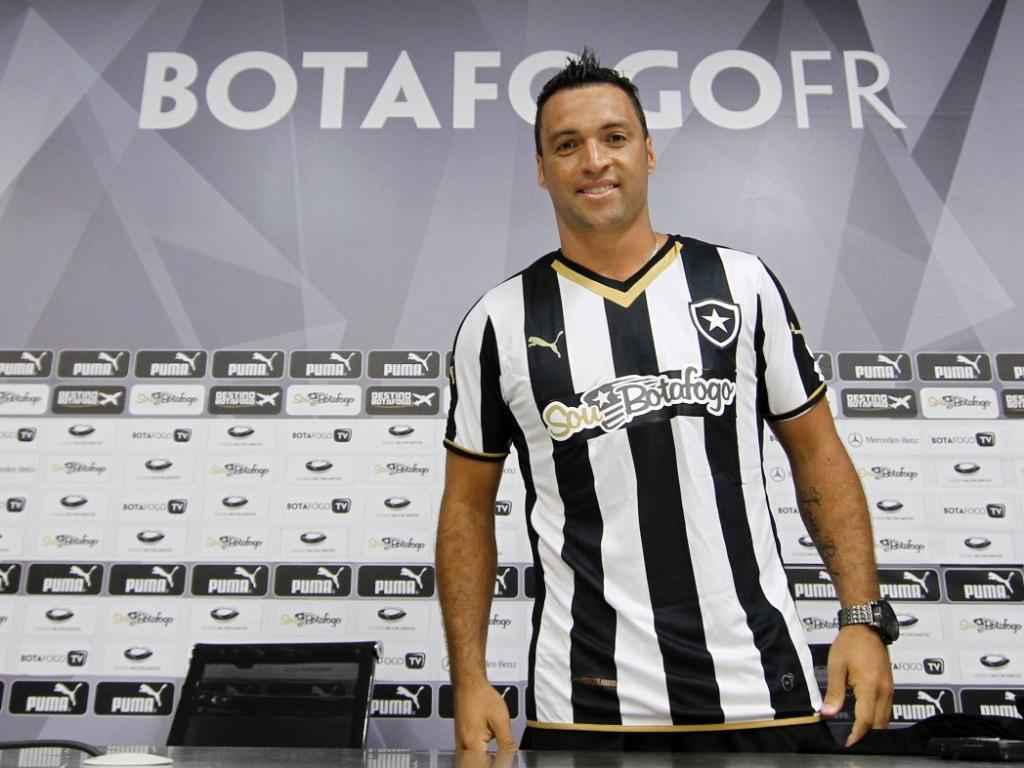 Daniel Carvalho (armador): lder em assistncias no Botafogo em 2015 (11, em 33 jogos), no teve o contrato prorrogado para 2016 e est livre no mercado.