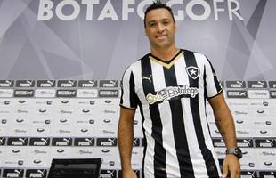 Daniel Carvalho (armador): lder em assistncias no Botafogo em 2015 (11, em 33 jogos), no teve o contrato prorrogado para 2016 e est livre no mercado.