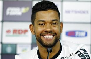 Wallyson (atacante): no conseguiu repetir no Coritiba as boas atuaes que teve defendendo Cruzeiro e Botafogo. Afastado pela diretoria paranaense, o jogador de 27 anos ainda no definiu seu destino em 2016.